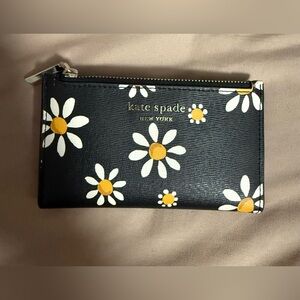 Kate Spade Spencer Daisy Slim Bifold Wallet